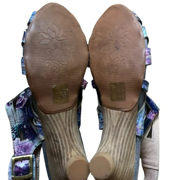 L'ARTISTE Flourisha Gladiator‎ Sandals